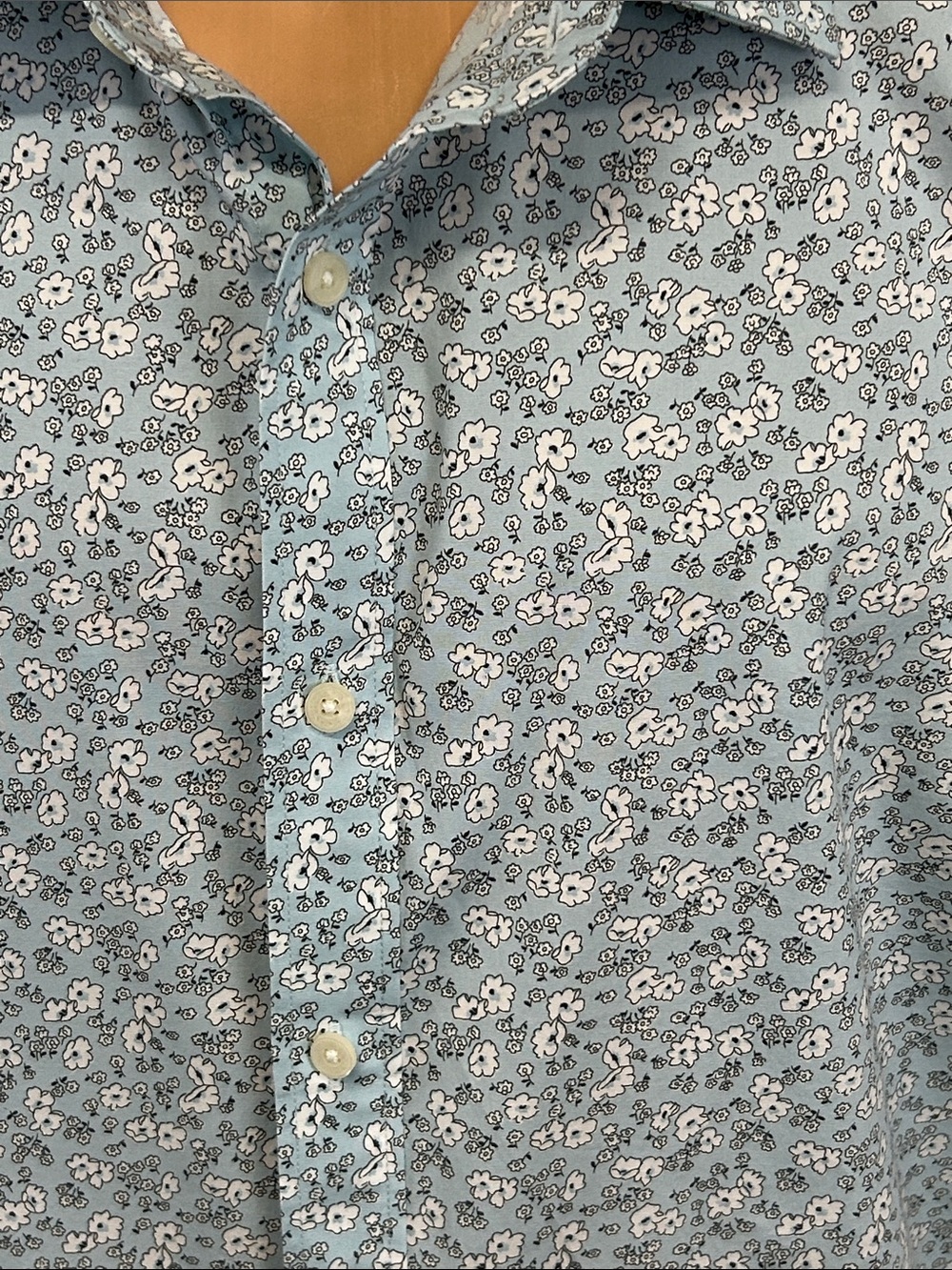 UNTUCKit short sleeve button down shirt.  XL - Picture 3 of 6